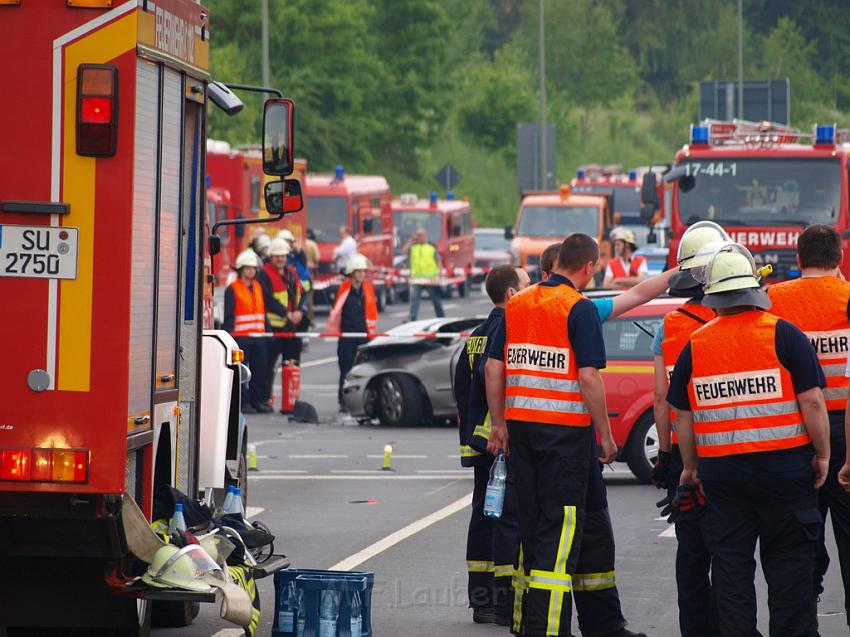 Schwerer Unfall mit Reisebus Lohmar Donrather Dreieck P265.JPG